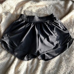 Lululemon hotty hot 4” black shorts
